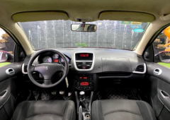 标致207 2010款 三厢 1.4L 手动品乐版